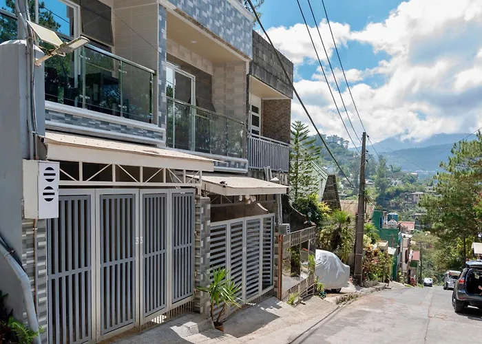 Strata Homestay- Luxurious 2- Storey Townhouse