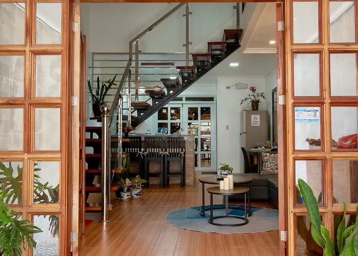 Strata Homestay- Luxurious 2- Storey Townhouse