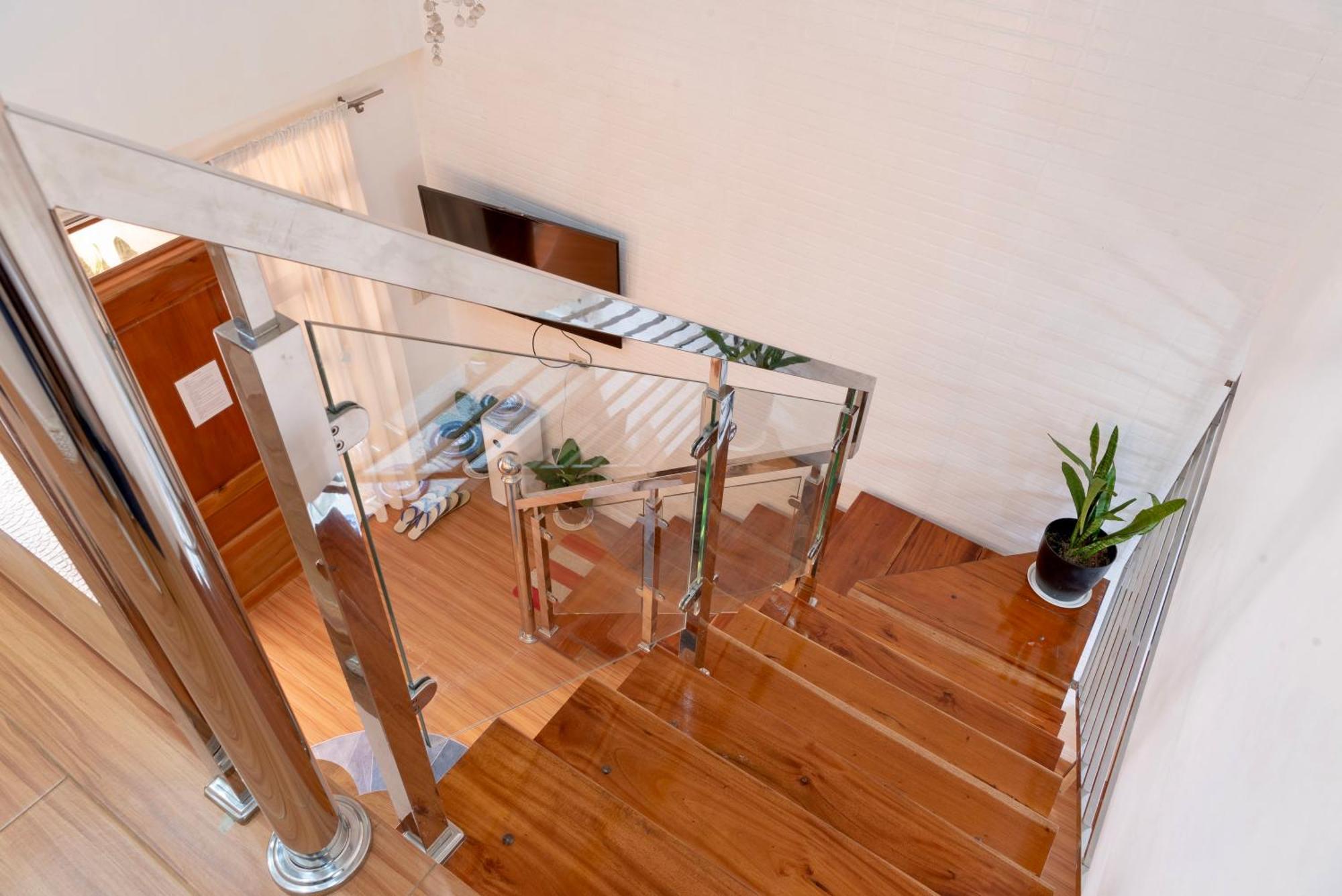 Strata Homestay- Luxurious 2- Storey Townhouse Holiday home *