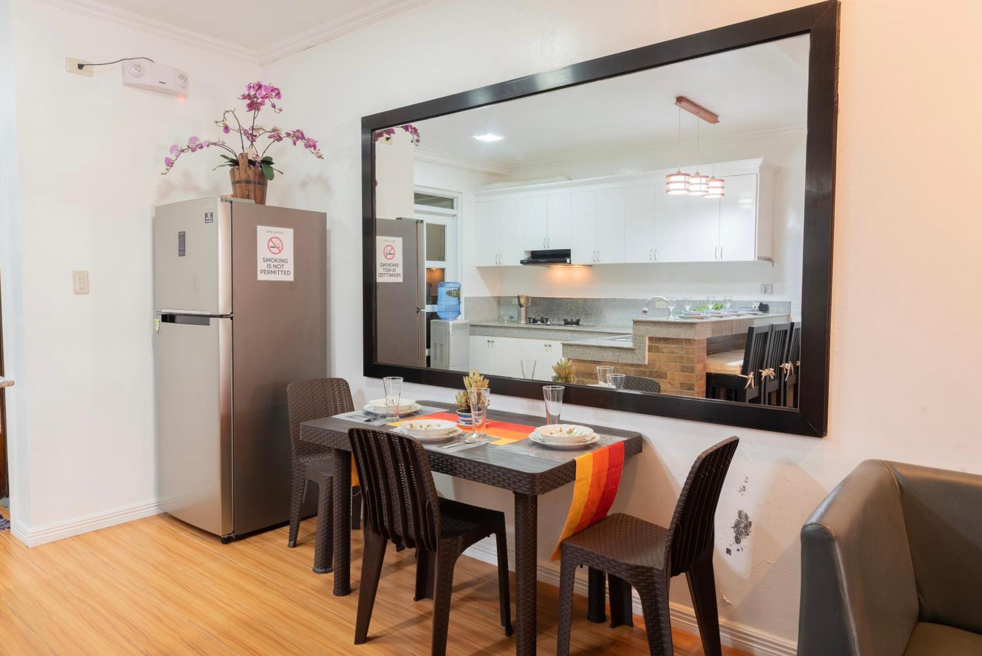 Strata Homestay- Luxurious 2- Storey Townhouse Holiday home *